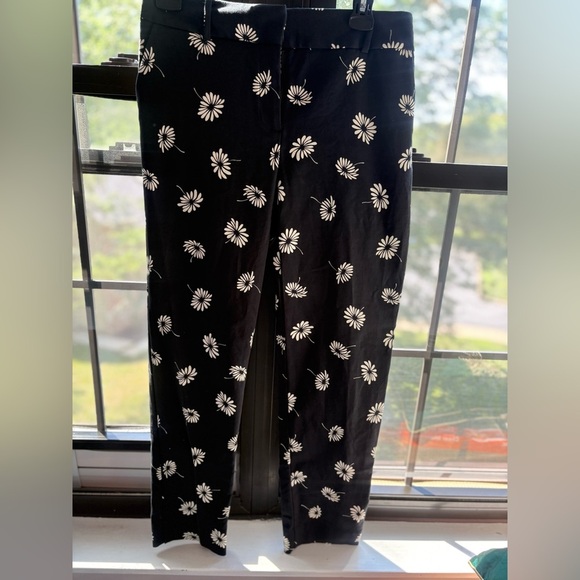 Talbots Women's Size 4 Black & White Daisies Floral Hampshire Ankle Pants - Picture 1 of 2